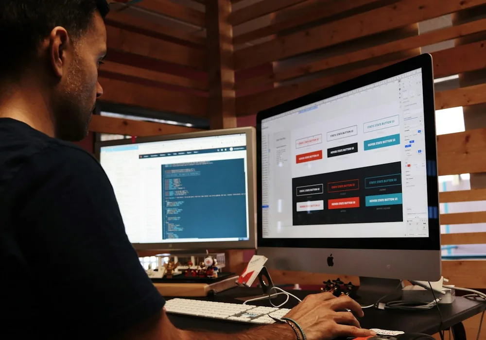 Beemax Solution digital marketing team analyzing performance metrics